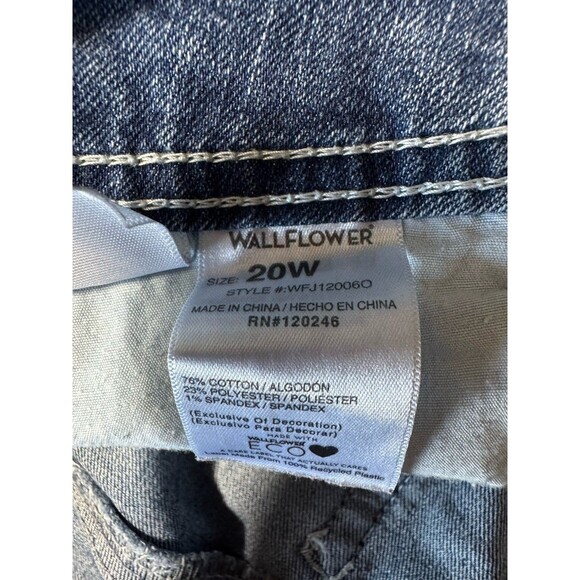 Wallflower Plus Size 20W Denim Shorts American Flag Back Pockets Curvy Fit Patri - Picture 7 of 7